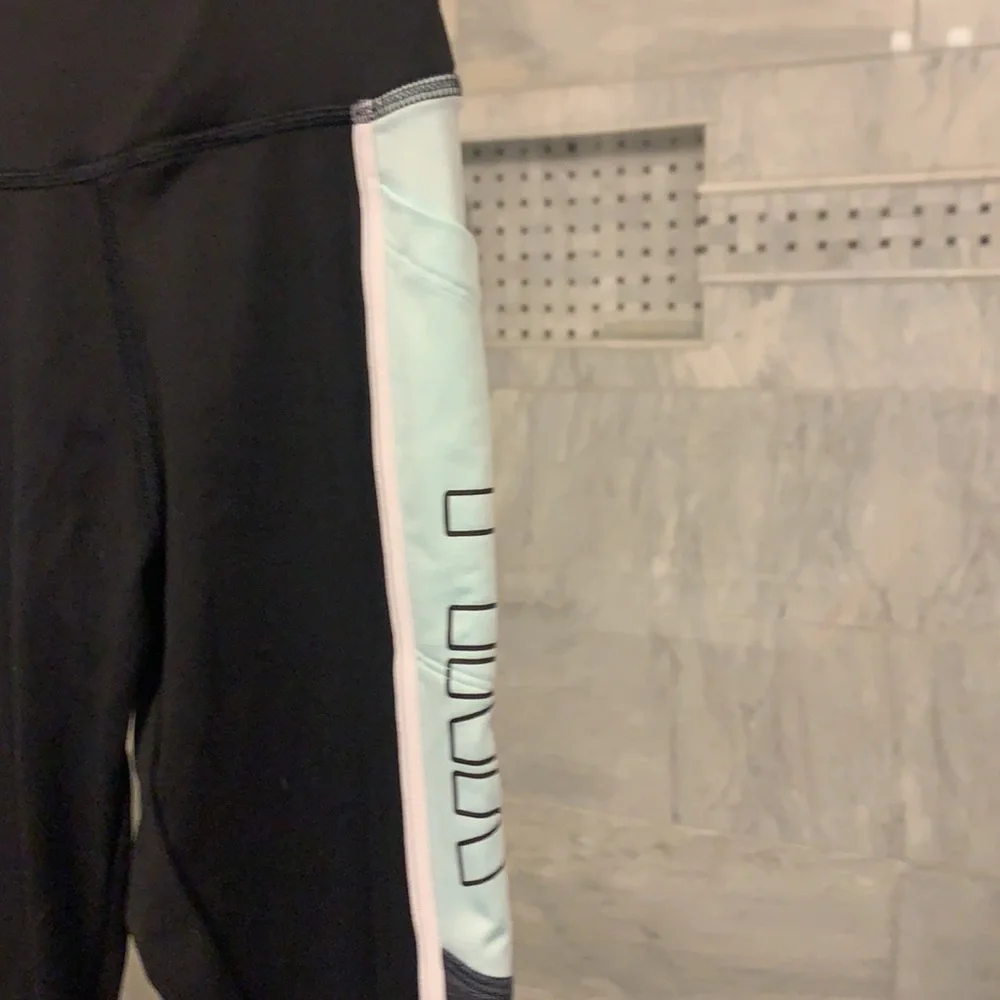 PINK workout pants - Picture 3 of 10